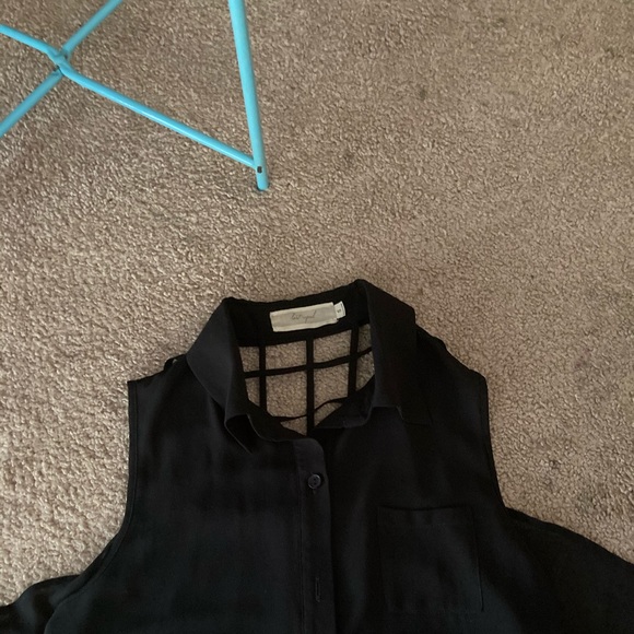 Tops - Picture 2 of 3